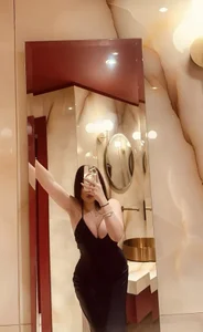 Hot_Yassmin Public Pic 2