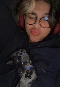 miacanela_xo Video games selfie Pic