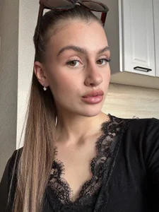 LiseVenerDressed up late in the evening to do a photo shoot 😊图片 5