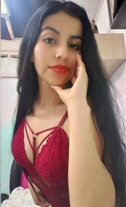 Emma_collins23 Public Pic 3