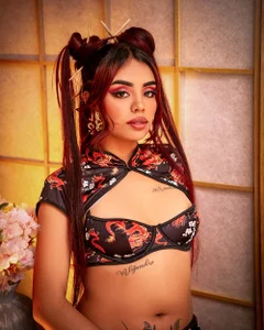 TiffanySander Dragon eyes, silk body Pic 4