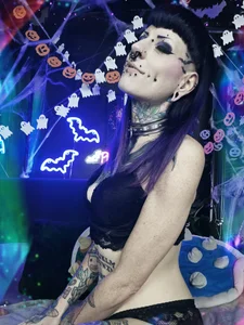 Sexy Purple 💜 od Purple_Coffin666  3 snímek