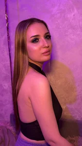 LeaClaerky Public Pic 4