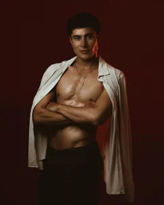 AustinJones_ It's better in red! 🔥❤️☄️ Foto 5