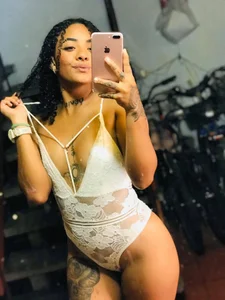 MeganLarsson siento que este traje de baño hace que mi cuerpo se vea muy bien Pic 4