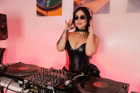 SatyaDjPrivate Sessions Bild