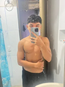 _TaylorBlack: Check in bathroom ( фото)