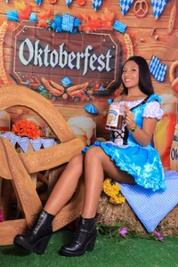 naomi_kyse Enjoy the oktober fest party with me Immagine  9