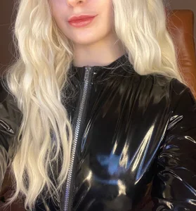 mollyposhh Obey me Pic 2