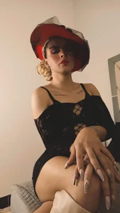 Maiskeen_Zamaraのelegant and glamorous ladyの 8枚の写真