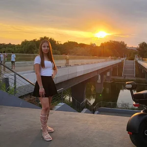 Moonelys Public Poză 3