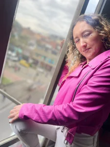 Charlotte-Sweet- window Pic 7