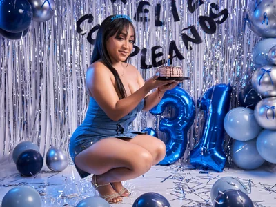 KateVenegas Happy Birthday to me!! 🎊🍾🎁 2025 Bilde 3