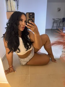 Dakota_diaz_ Who I really am, without filters or makeup. Perfectly imperfect. Pic 3