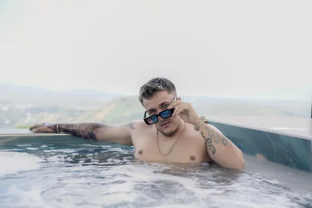 keane_lee_🔥 My look says more than words. Bild 2