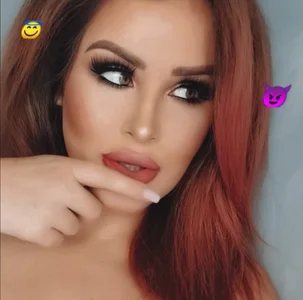 Lari_Stella Public Pic