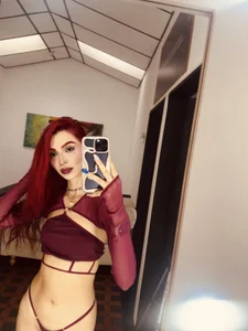 april_jones05 🍷❤️  3. fénykép