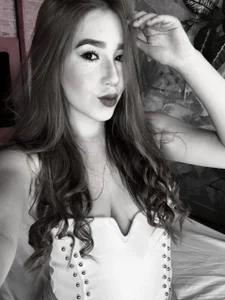 Vicky_Sky_ Black or white 😋 Foto 5