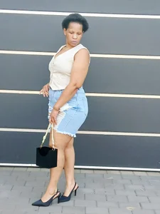 CurvyQueenx2 Public Pic