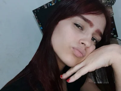 MelodyMansson Wake up, my sweetest sin… ☀️🔥 From 9:00 AM to 5:00 PM (Colombia time), I’m here to make your heart Foto 3