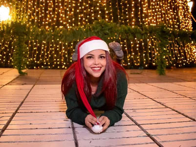 Mehlany_Moretz merry christmas love Pic 3