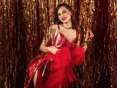 GIGI_DAVSのred girlの 5枚の写真