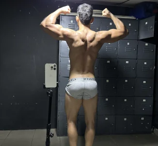 JoseRumbero26 💪A photo of MUSCLE let's go little by little 💪 Hình 8