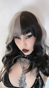Angelabl0odborneのGoth girlの 2枚の写真