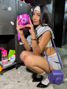 BellaCarteer_: Want to take a picture? 📷 ( 2 фото)