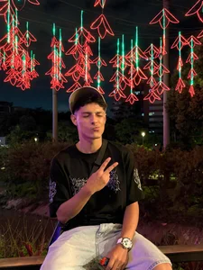 Eliassalvatore_ Just chilling Gambar 3