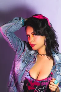 PilarJones_ I love this 80's look Pic 5