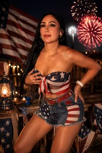 Mia_Davis__ Happy 4th of July… come celebrate freedom with me ❤️🤍💙 รูป  2
