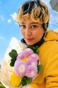 Anna_Pinup_x kullanıcısının yellow flower albümü -  6 fotoğraf