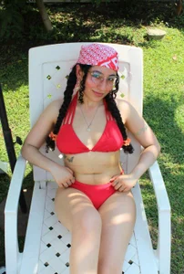 DemiJones_ Come and let's warm up together 🥵 slika