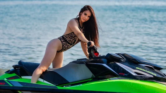 Ella_Raven Let's take a ride 🔥 Gambar 3