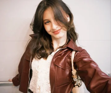 LouiseChavezdaily chaos 🌪️图片