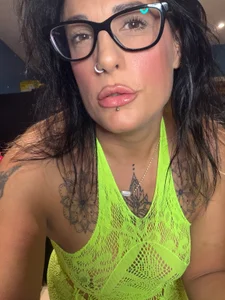 Itsivybelle_filthymilfuk: Lime green two piece very slutty 💚 ( 3 фото)
