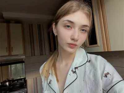 AveryBerkson without makeup Pic 4