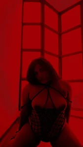 Sara_Bdsm_ red hot Immagine 