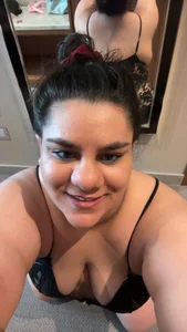 CurvySubLeah Playful/ Face Gambar 7