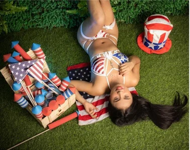 evelyn_23 July 4 Pic 3