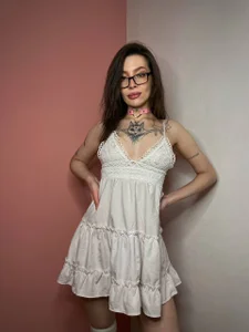 IvyDainty sexy me in a little white dress Kuva