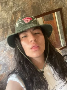 Public od Yigolo__  2 snímek