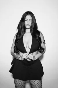 Sasha_Wolff Temptation looks good on me... 💖 Pic 5