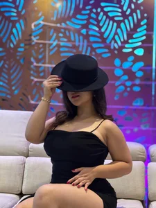 CandaseRussell Mysterious girl Pic 2