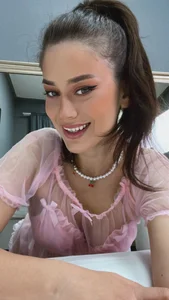 AmedeeaBanks Pinky Pic 6