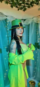 Charlot_Vega_ 💚 "Golden Temptation ☘ Pic