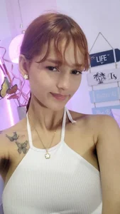 I’m live now… silky skin, naughty thoughts, and a secret just for you 😈 From 8:30 a.m. to 3:30 p.m. od MelodyMansson  3 snímek