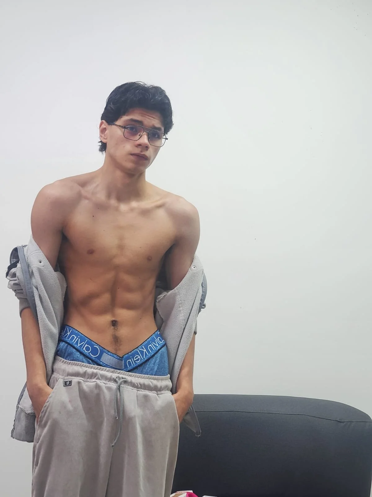 Ithan_Hott 님의 트렌드 중인 사진  3022개