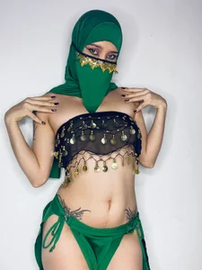 your arabic dace 🖤🐈‍⬛ de yara_hind Foto 5